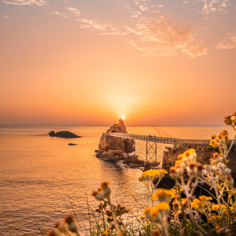 COUCHER SUR LE ROCHER